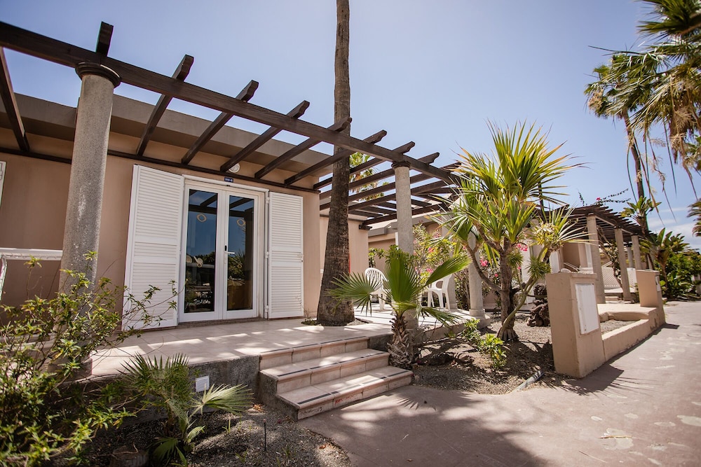 Caybeach Princess — Hotel building in Maspalomas, Canary Islands