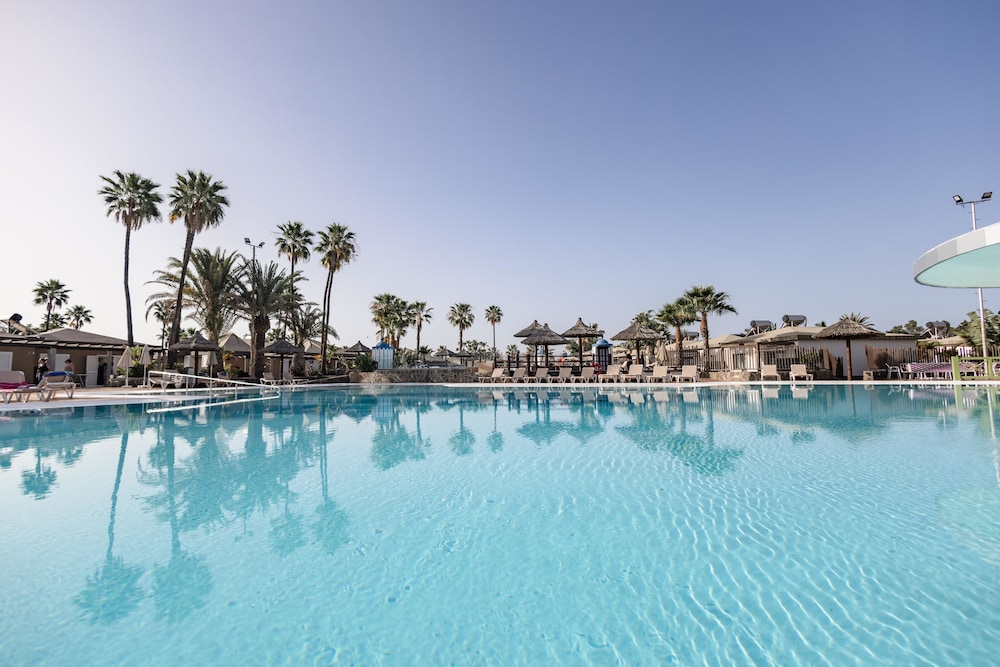 Caybeach Princess — Swimming pool in Maspalomas, Canary Islands