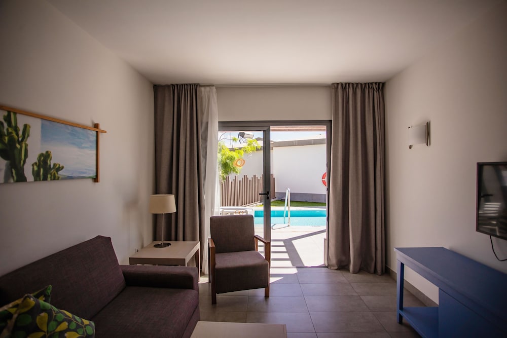 Caybeach Princess — Hotel rooms in Maspalomas, Canary Islands