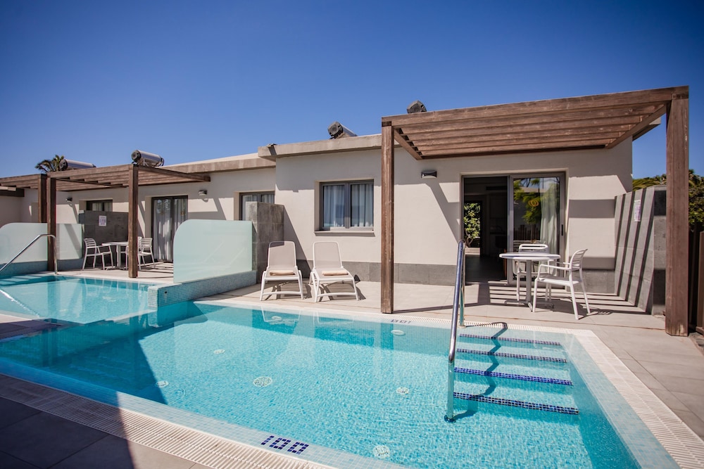 Caybeach Princess — Swimming pool in Maspalomas, Canary Islands
