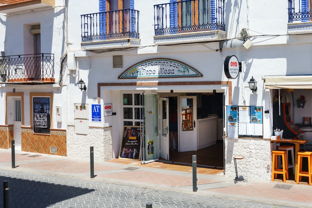 Apartamentos Pepe Mesa — Hotel building in Nerja, Andalusia