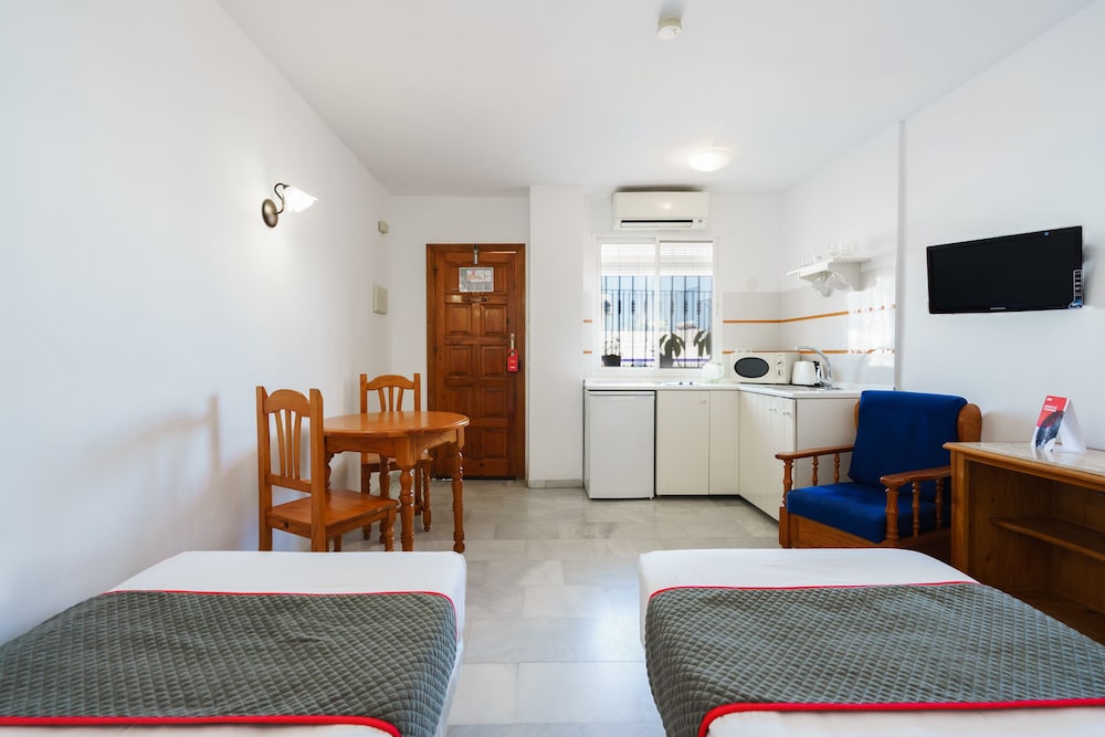Apartamentos Pepe Mesa — Hotel rooms in Nerja, Andalusia