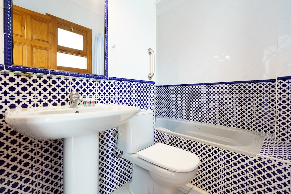 Apartamentos Pepe Mesa — Hotel rooms in Nerja, Andalusia