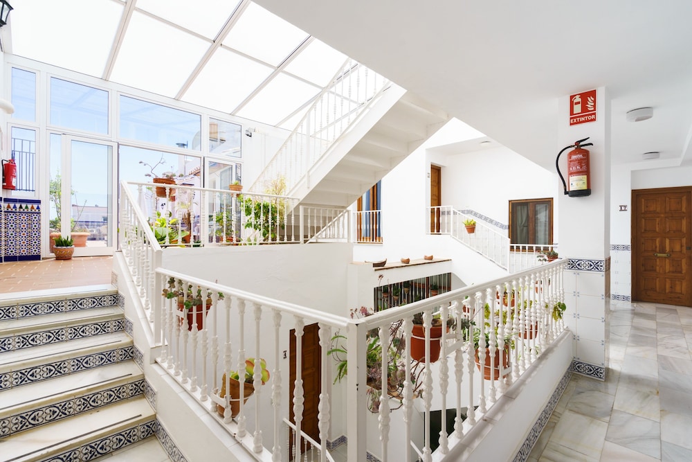Apartamentos Pepe Mesa — Hotel building in Nerja, Andalusia