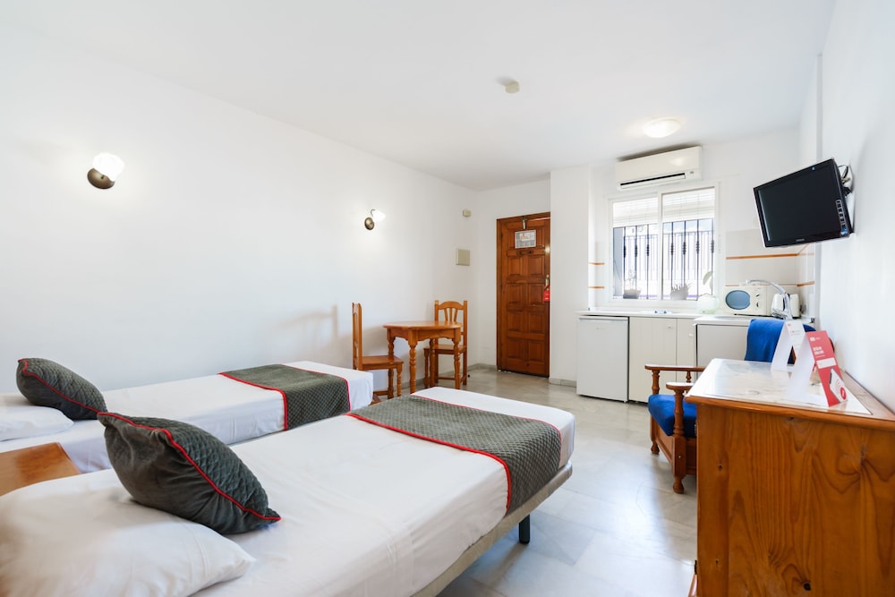 Apartamentos Pepe Mesa — Hotel rooms in Nerja, Andalusia