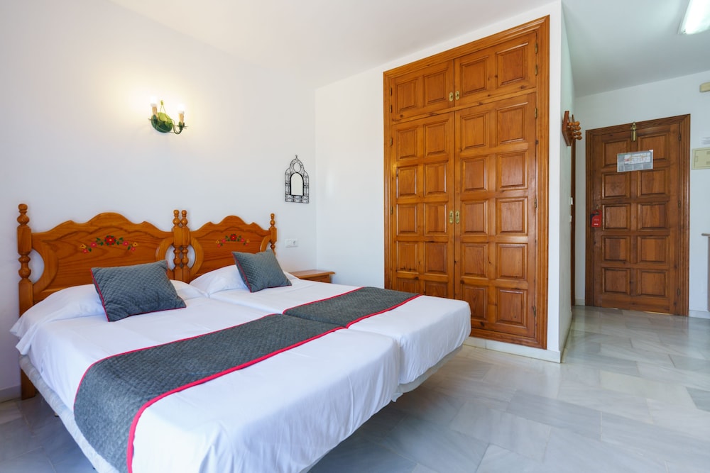 Apartamentos Pepe Mesa — Hotel rooms in Nerja, Andalusia