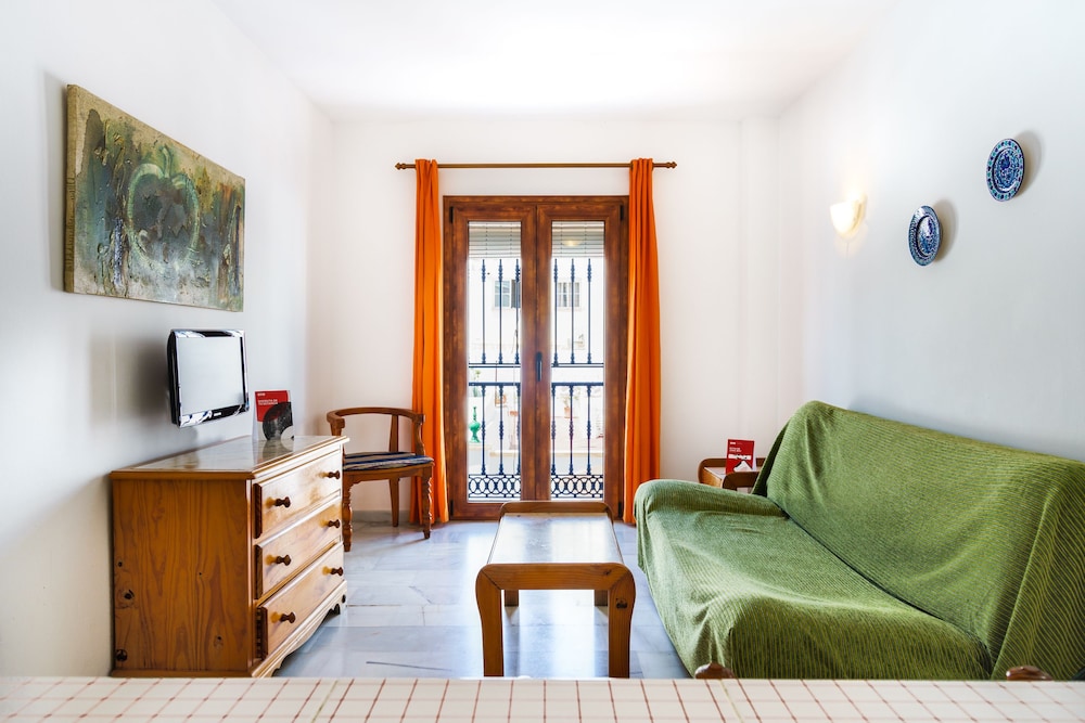 Apartamentos Pepe Mesa — Hotel rooms in Nerja, Andalusia