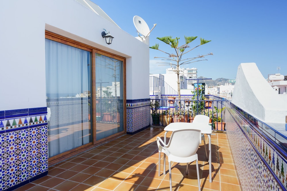 Apartamentos Pepe Mesa — Hotel rooms in Nerja, Andalusia