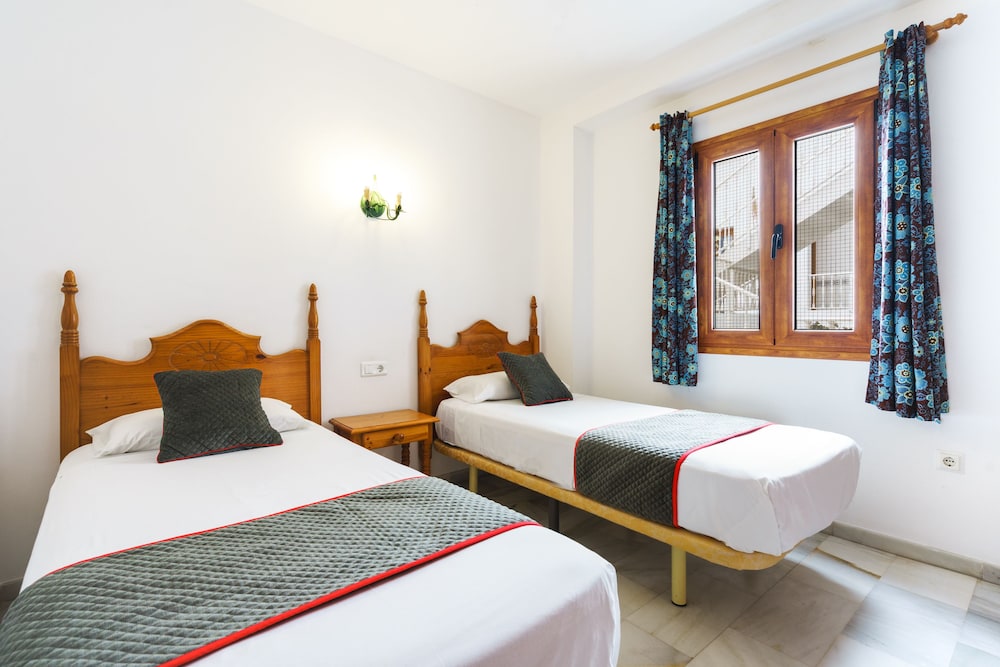 Apartamentos Pepe Mesa — Hotel rooms in Nerja, Andalusia