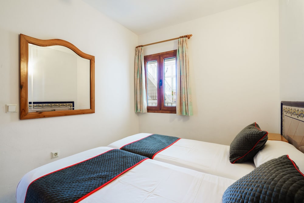 Apartamentos Pepe Mesa — Hotel rooms in Nerja, Andalusia