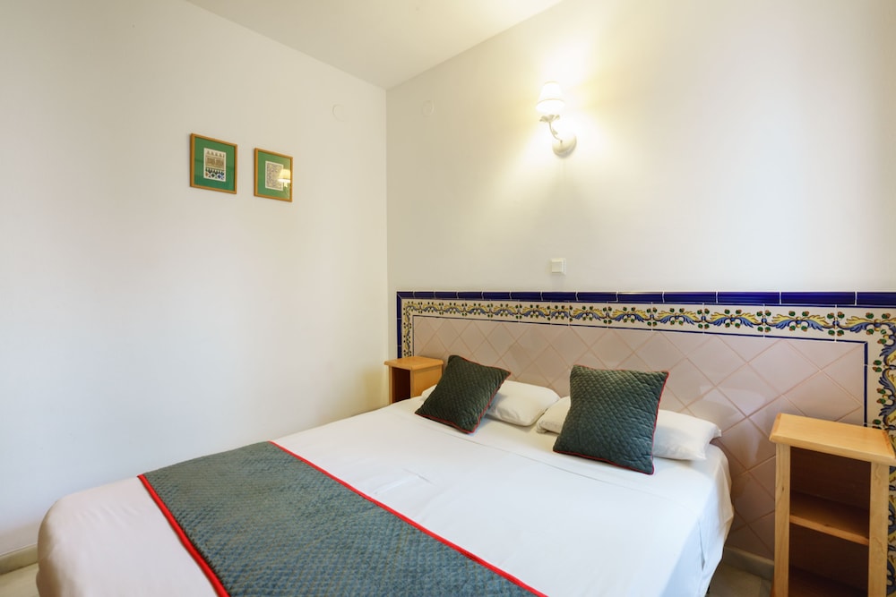 Apartamentos Pepe Mesa — Hotel rooms in Nerja, Andalusia