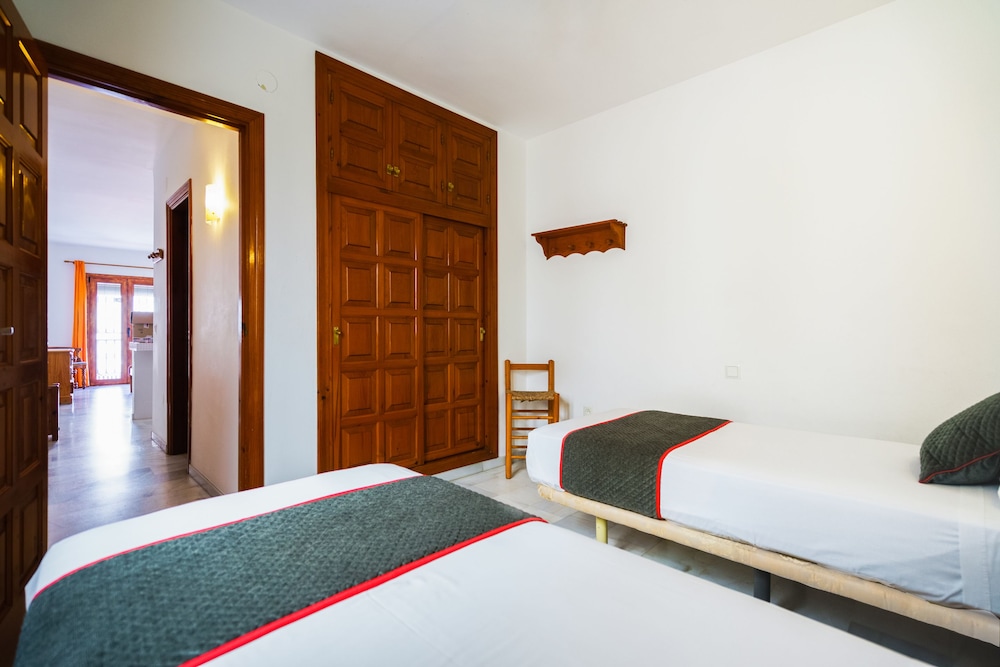 Apartamentos Pepe Mesa — Hotel rooms in Nerja, Andalusia