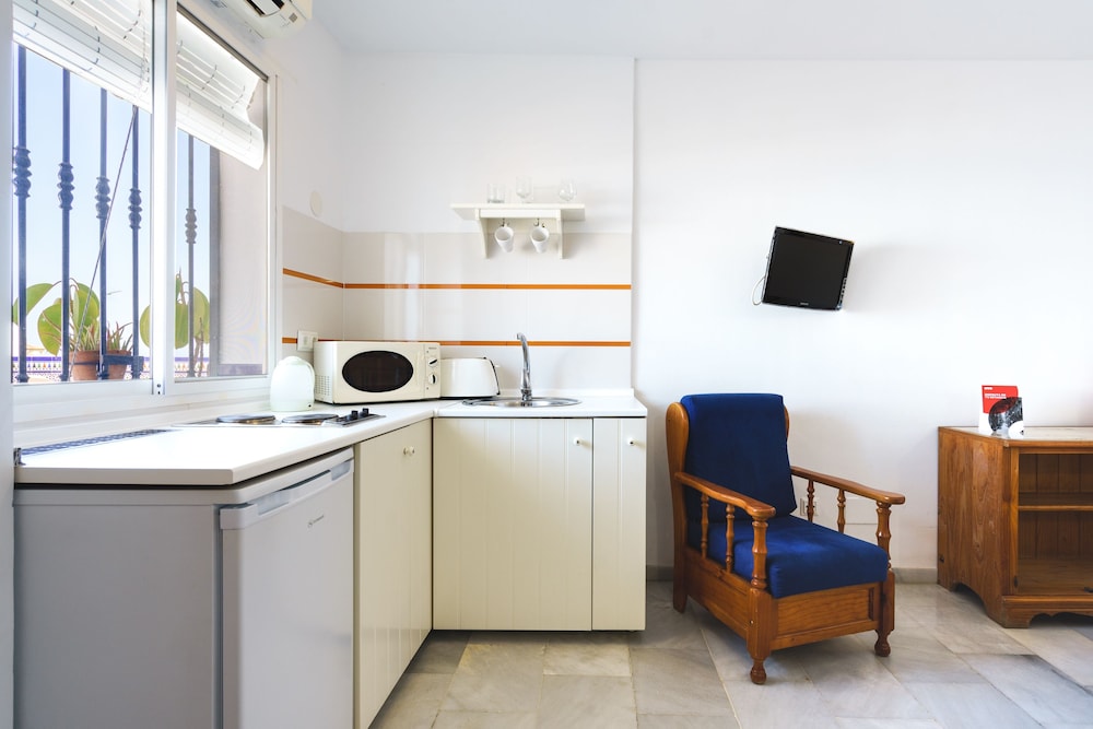 Apartamentos Pepe Mesa — Hotel rooms in Nerja, Andalusia