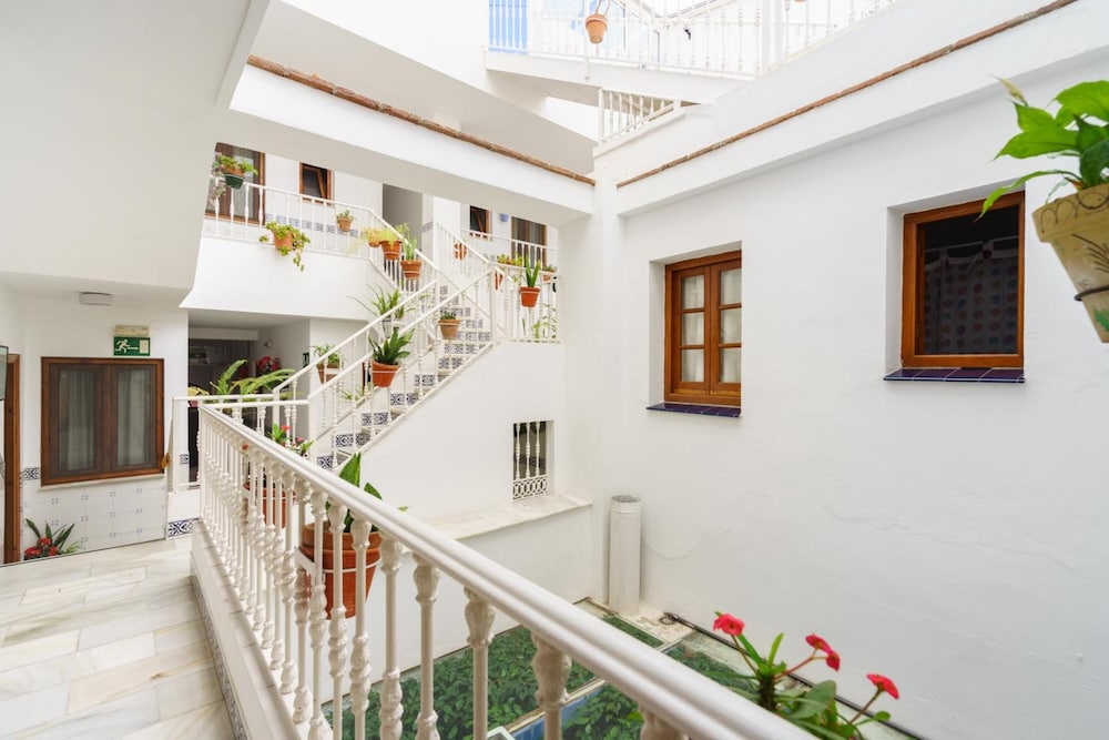 Apartamentos Pepe Mesa — Hotel building in Nerja, Andalusia