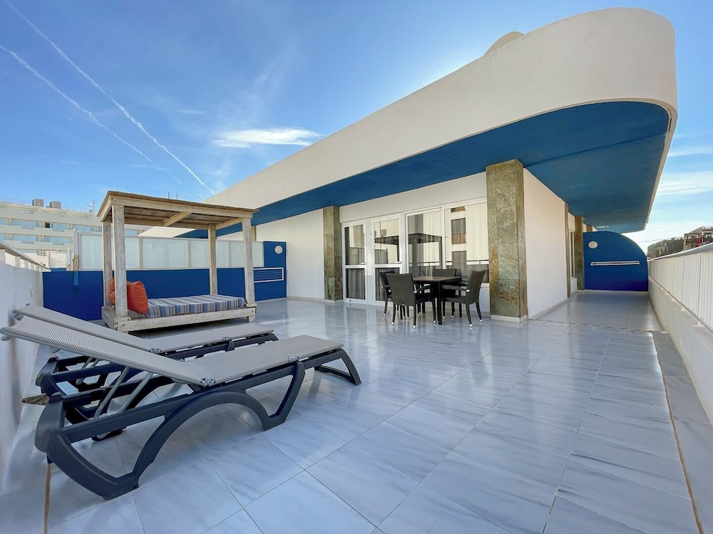 Apartamentos Cel Blau — Hotel building in Santa Eulalia, Balearic Islands
