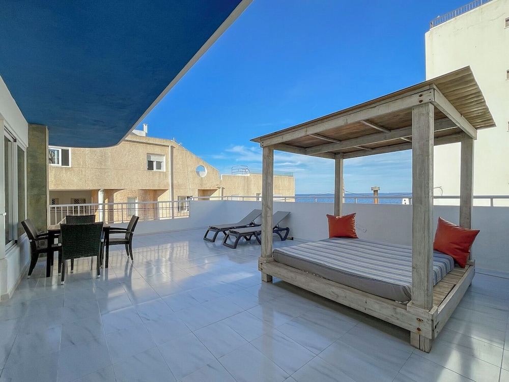 Apartamentos Cel Blau — Hotel building in Santa Eulalia, Balearic Islands
