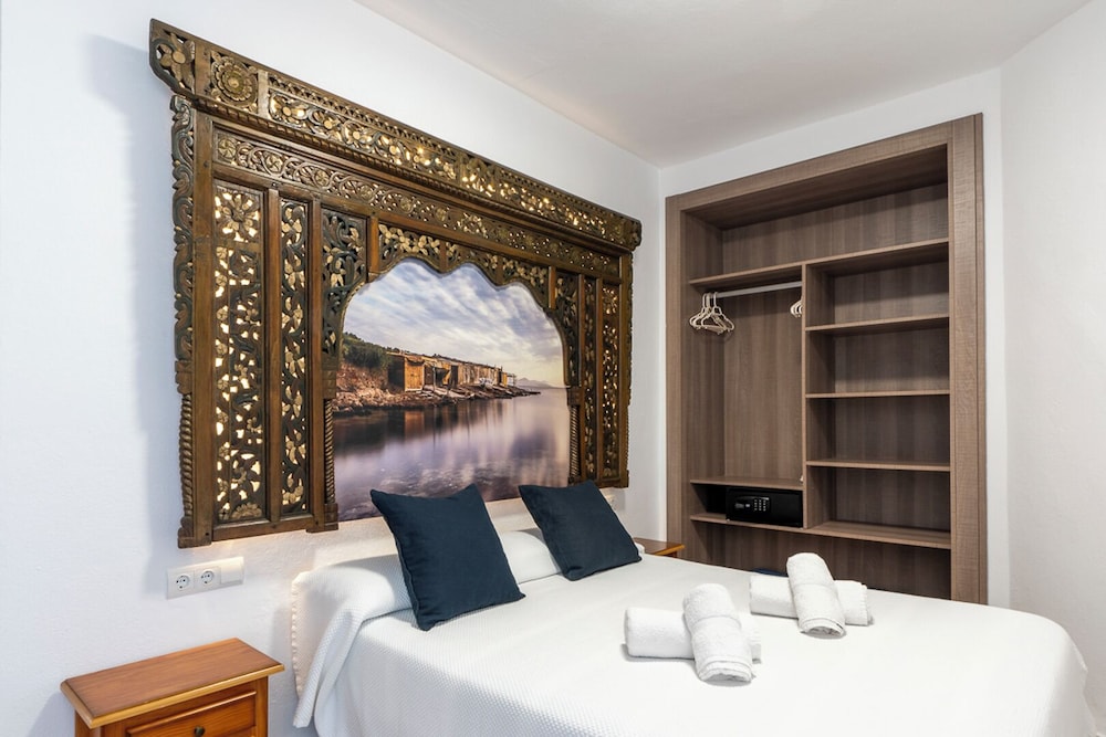 Apartamentos Cel Blau — Hotel rooms in Santa Eulalia, Balearic Islands