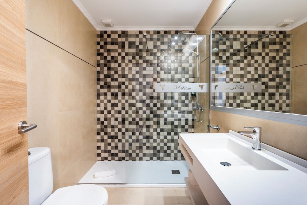 Apartamentos Cel Blau — Hotel rooms in Santa Eulalia, Balearic Islands