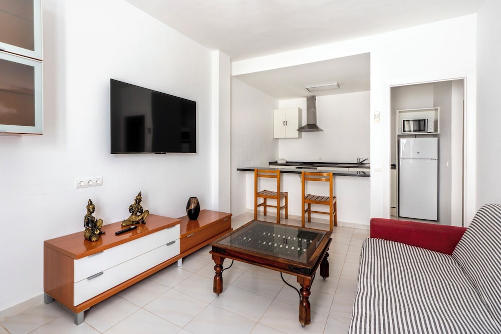 Apartamentos Cel Blau — Hotel rooms in Santa Eulalia, Balearic Islands