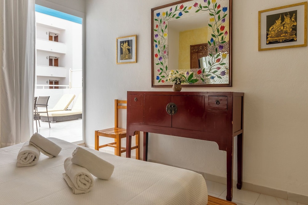 Apartamentos Cel Blau — Hotel rooms in Santa Eulalia, Balearic Islands