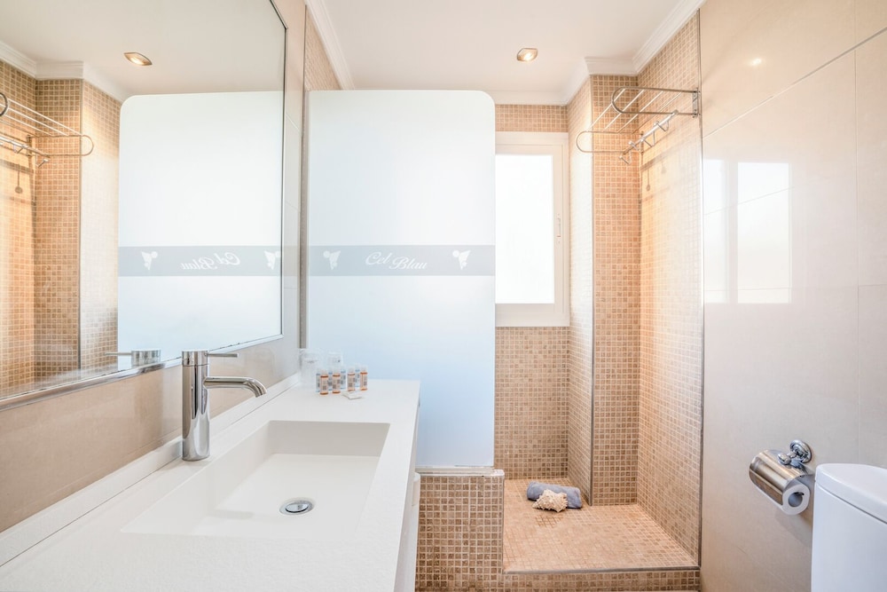 Apartamentos Cel Blau — Hotel rooms in Santa Eulalia, Balearic Islands