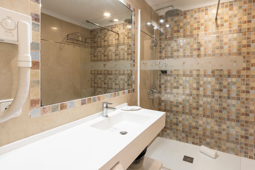 Apartamentos Cel Blau — Hotel rooms in Santa Eulalia, Balearic Islands