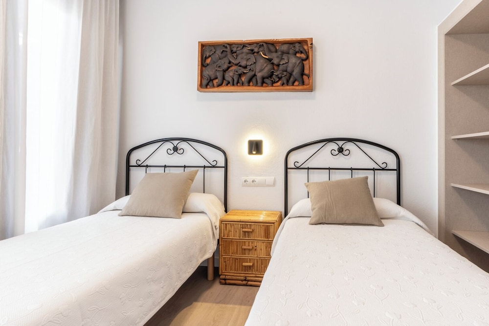 Apartamentos Cel Blau — Hotel rooms in Santa Eulalia, Balearic Islands