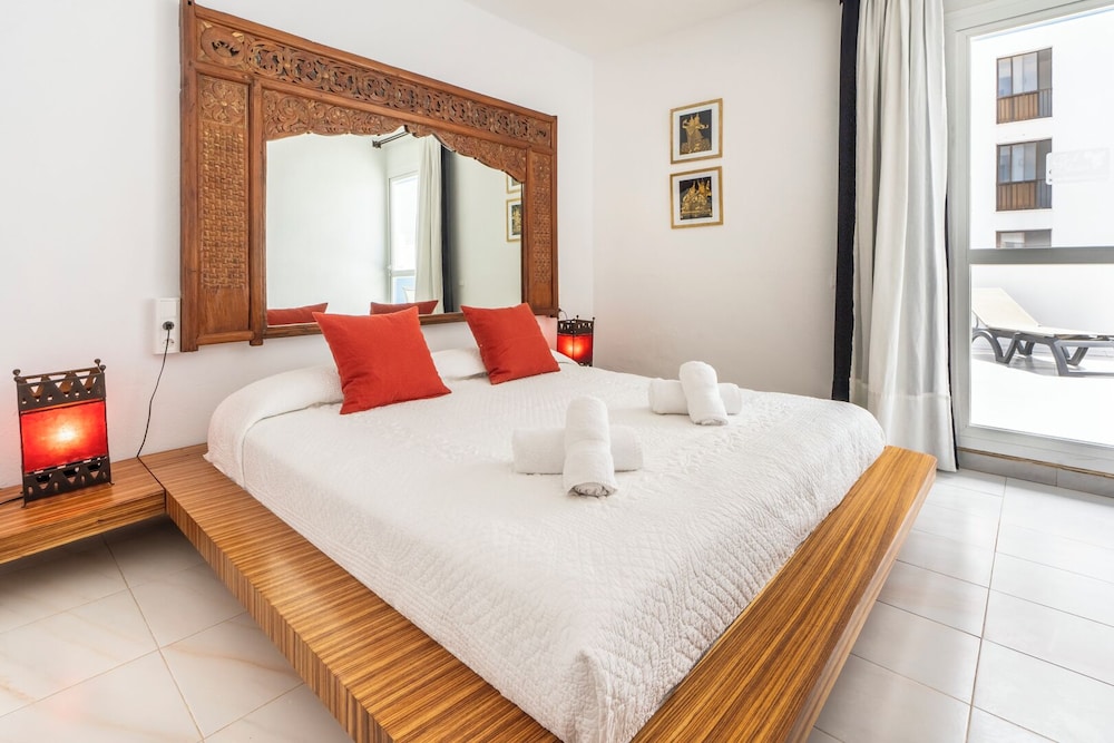 Apartamentos Cel Blau — Hotel rooms in Santa Eulalia, Balearic Islands