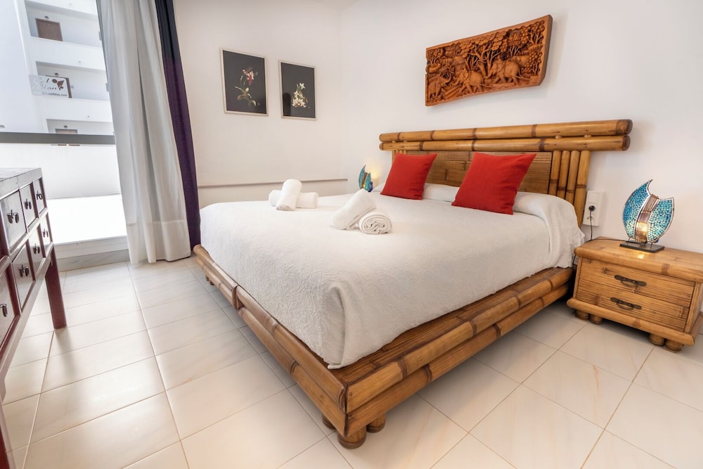 Apartamentos Cel Blau — Hotel rooms in Santa Eulalia, Balearic Islands
