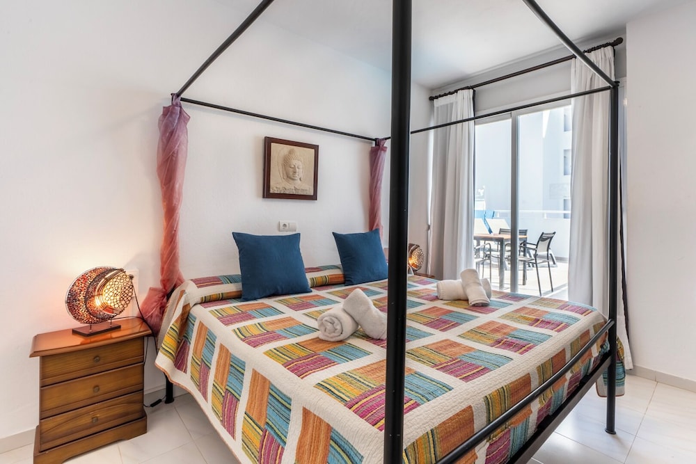 Apartamentos Cel Blau — Hotel rooms in Santa Eulalia, Balearic Islands