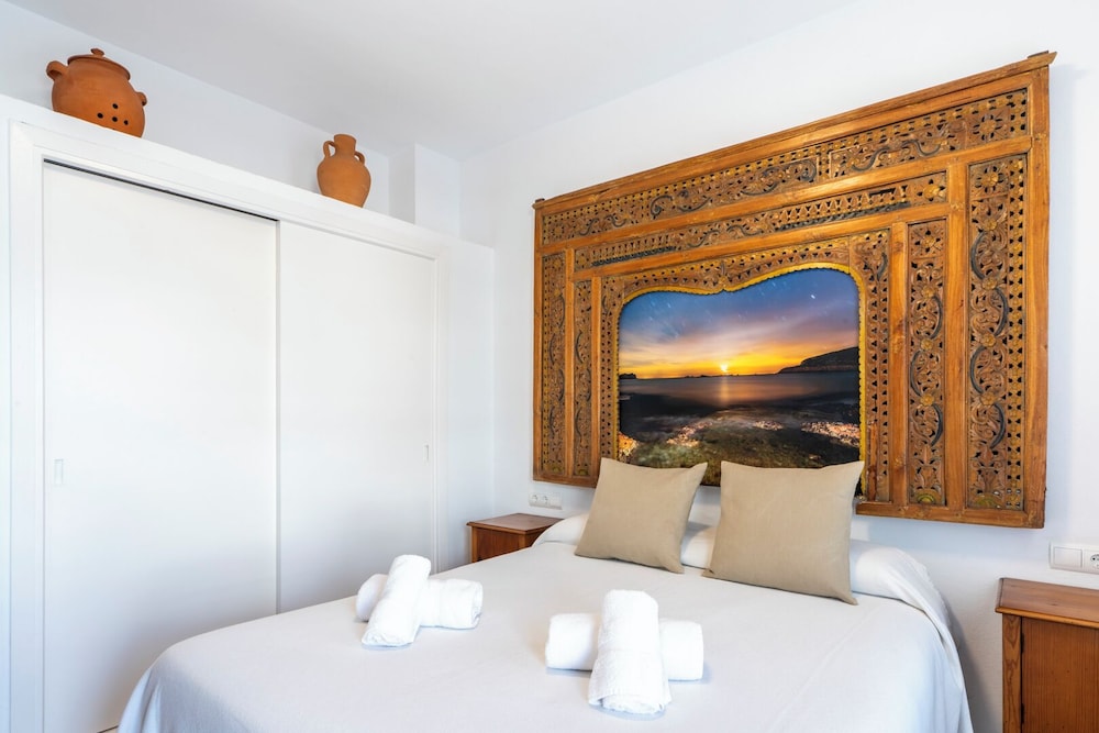 Apartamentos Cel Blau — Hotel rooms in Santa Eulalia, Balearic Islands