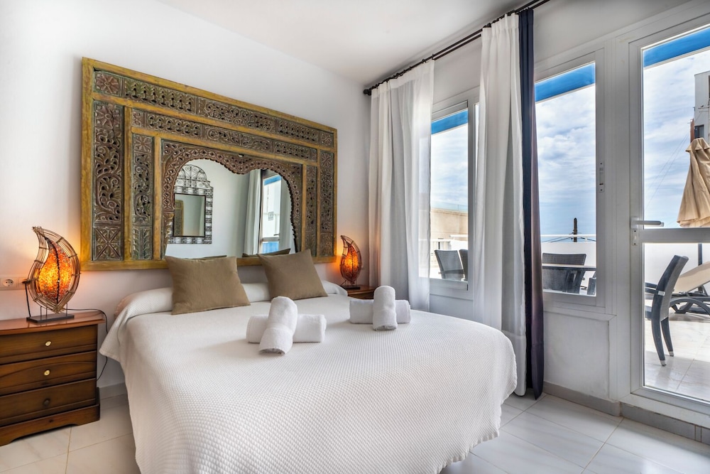 Apartamentos Cel Blau — Hotel rooms in Santa Eulalia, Balearic Islands