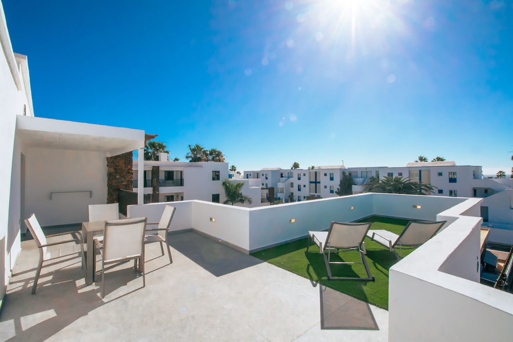 Club Atlantico — Hotel building in Puerto del Carmen, Canary Islands