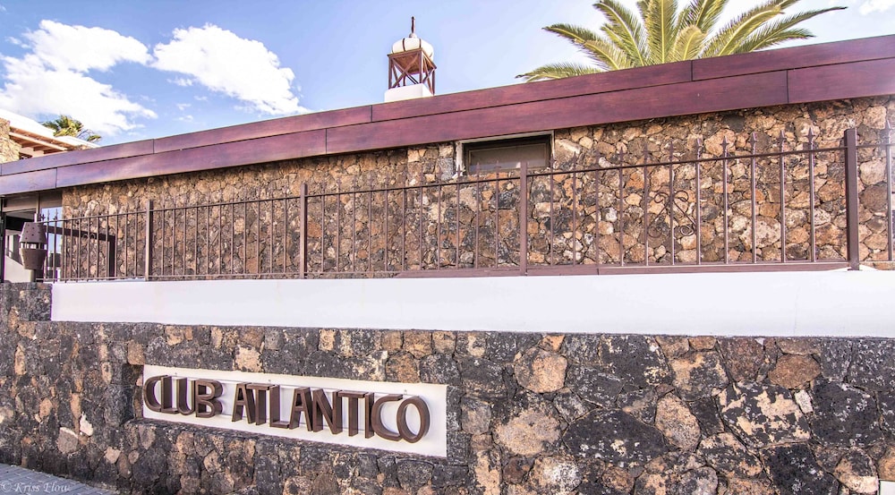 Club Atlantico — Hotel building in Puerto del Carmen, Canary Islands