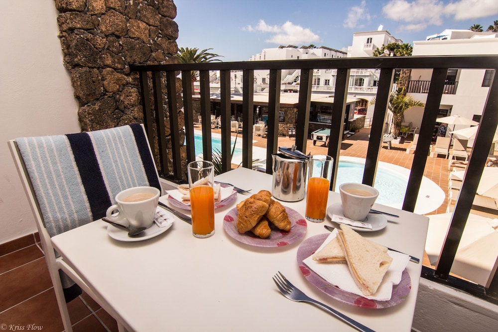 Club Atlantico — Restaurant & bars in Puerto del Carmen, Canary Islands