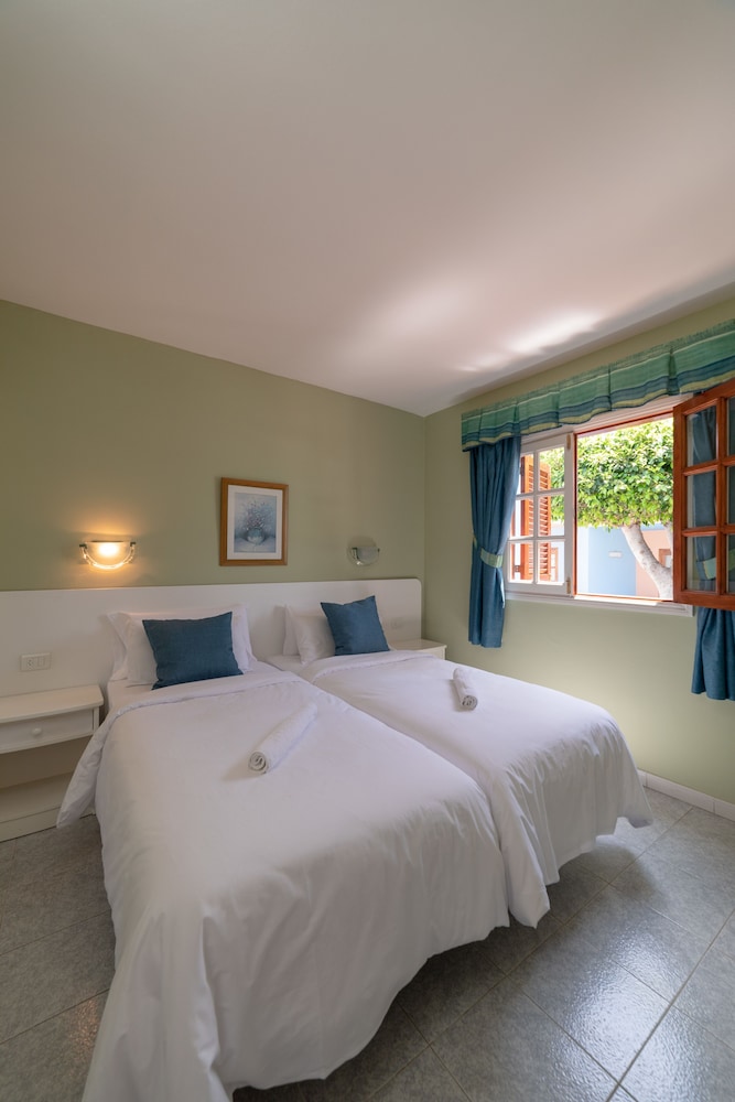 Club Vista Serena — Hotel rooms in Maspalomas, Canary Islands