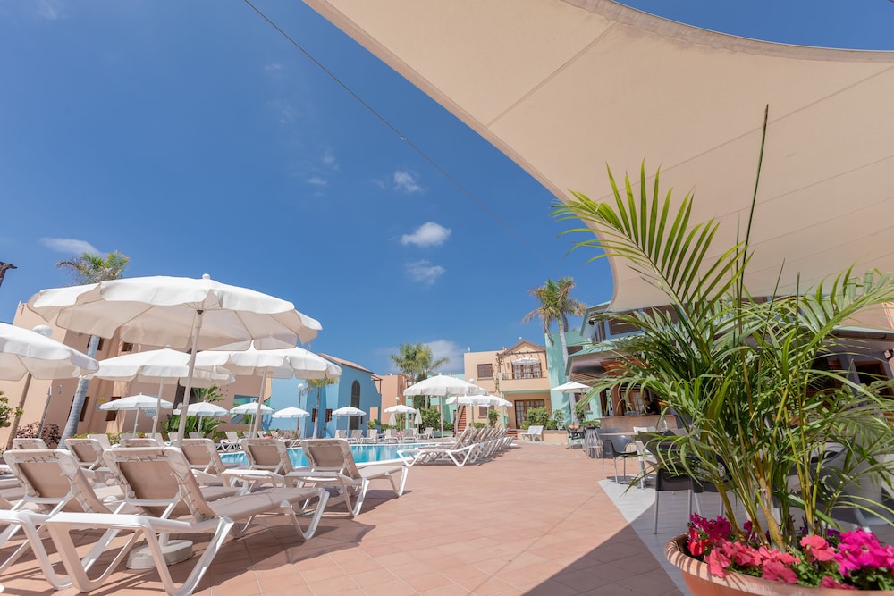 Club Vista Serena — Swimming pool in Maspalomas, Canary Islands