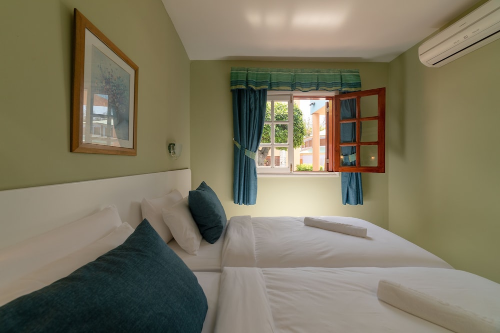 Club Vista Serena — Hotel rooms in Maspalomas, Canary Islands