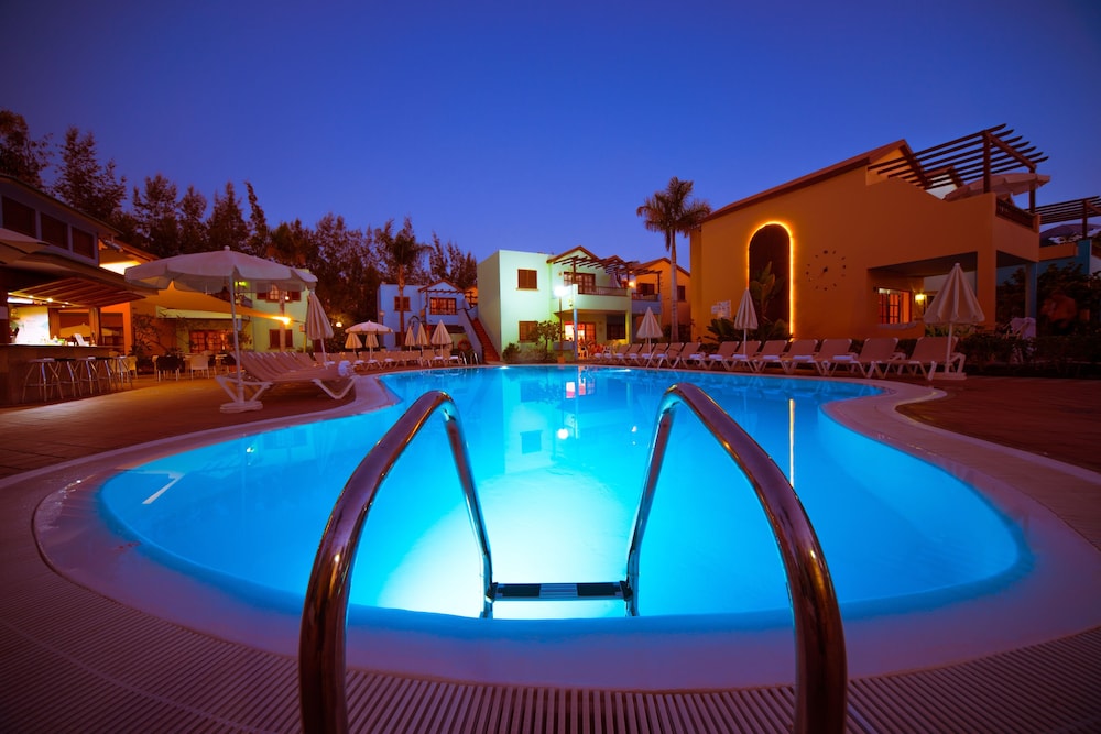 Club Vista Serena — Swimming pool in Maspalomas, Canary Islands