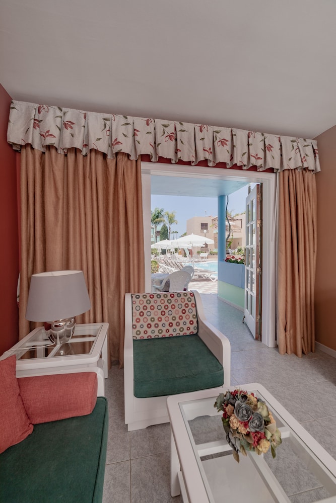 Club Vista Serena — Hotel rooms in Maspalomas, Canary Islands