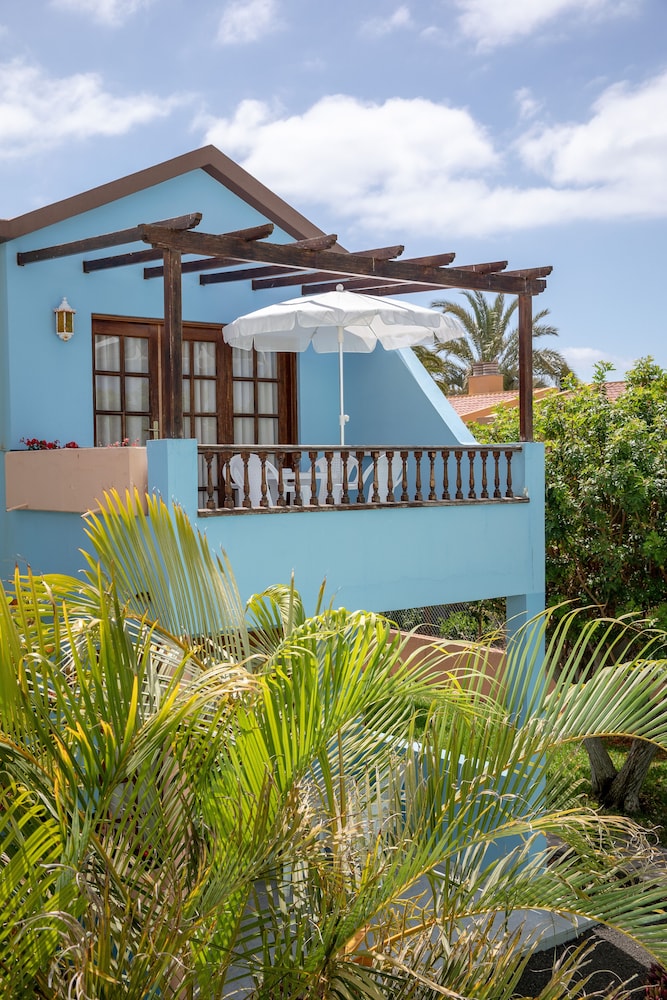 Club Vista Serena — Hotel building in Maspalomas, Canary Islands