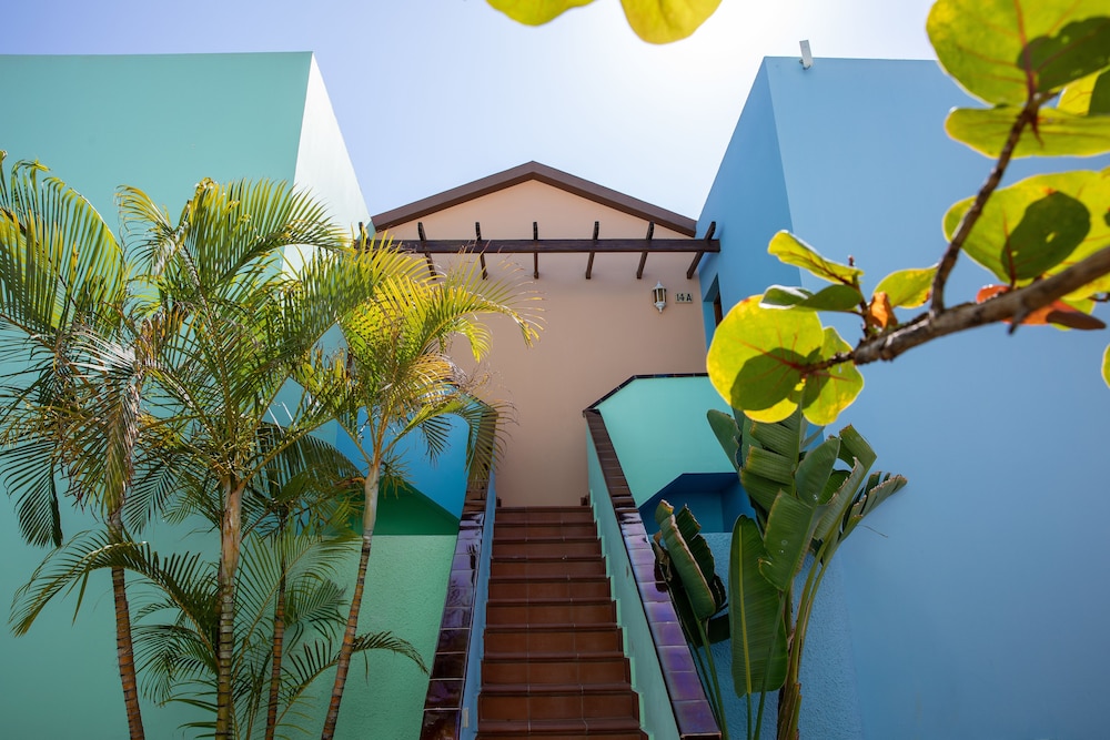 Club Vista Serena — Hotel building in Maspalomas, Canary Islands