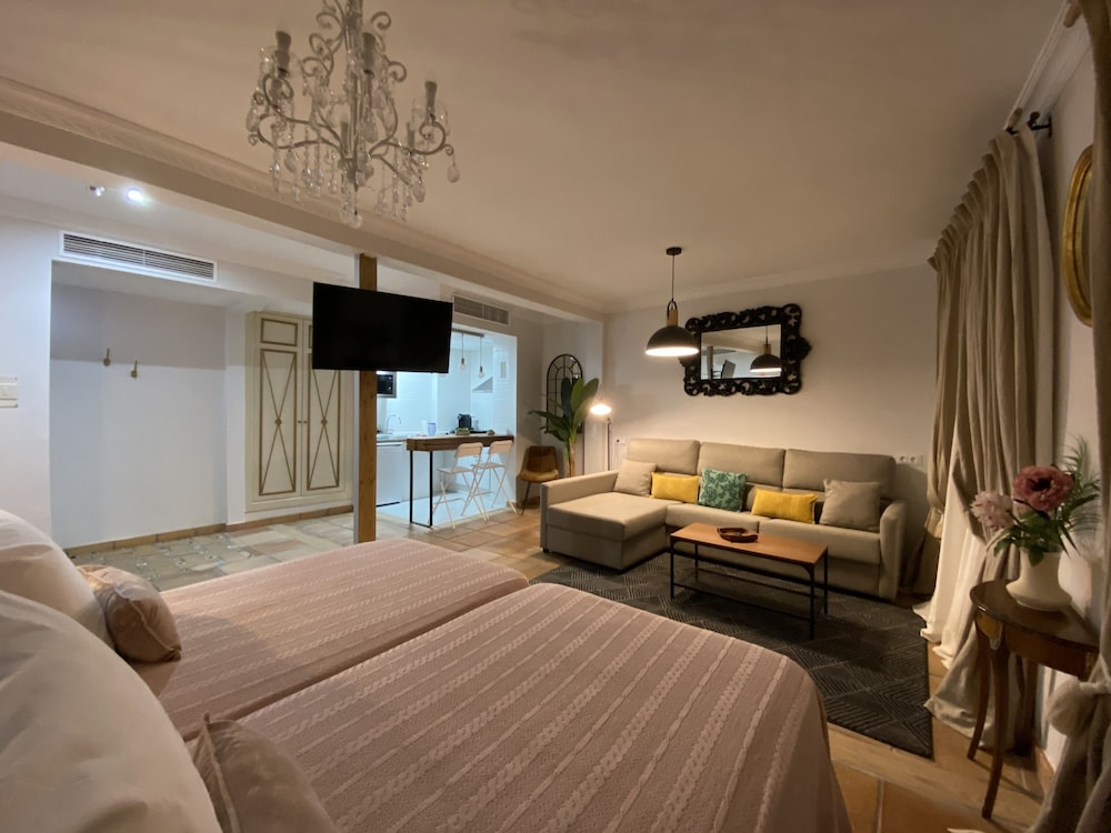 Hotel Convento La Gloria — Hotel rooms in Seville, Andalusia