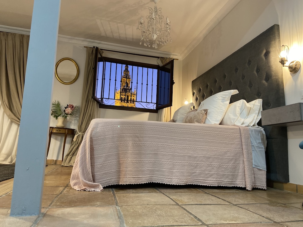 Hotel Convento La Gloria — Hotel rooms in Seville, Andalusia