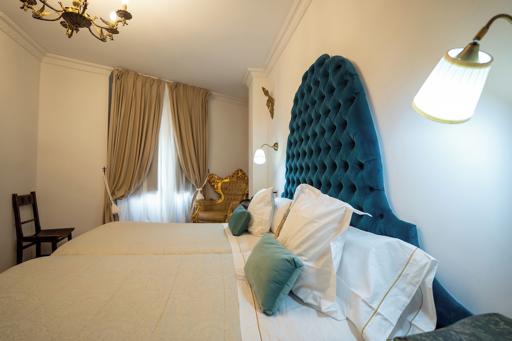 Hotel Convento La Gloria — Hotel rooms in Seville, Andalusia