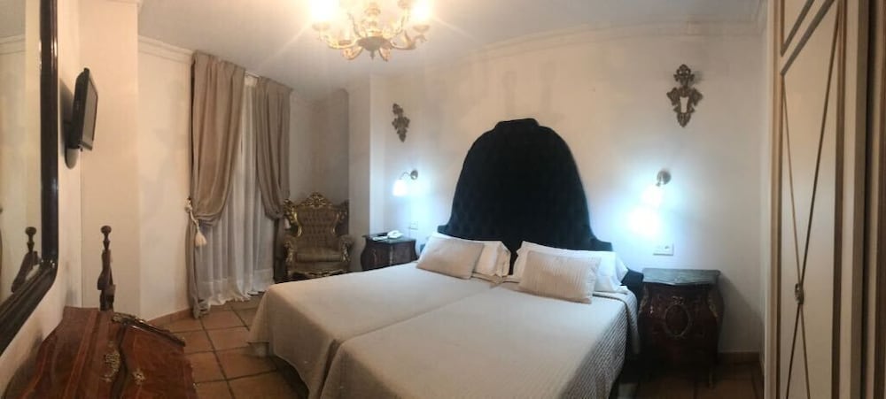 Hotel Convento La Gloria — Hotel rooms in Seville, Andalusia