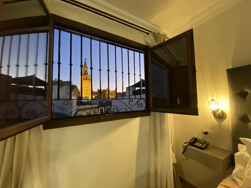 Hotel Convento La Gloria — Hotel rooms in Seville, Andalusia