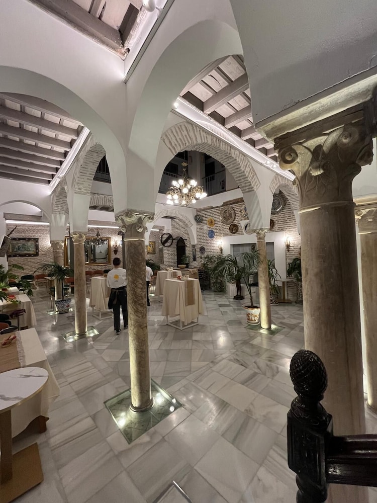 Hotel Convento La Gloria — Hotel building in Seville, Andalusia