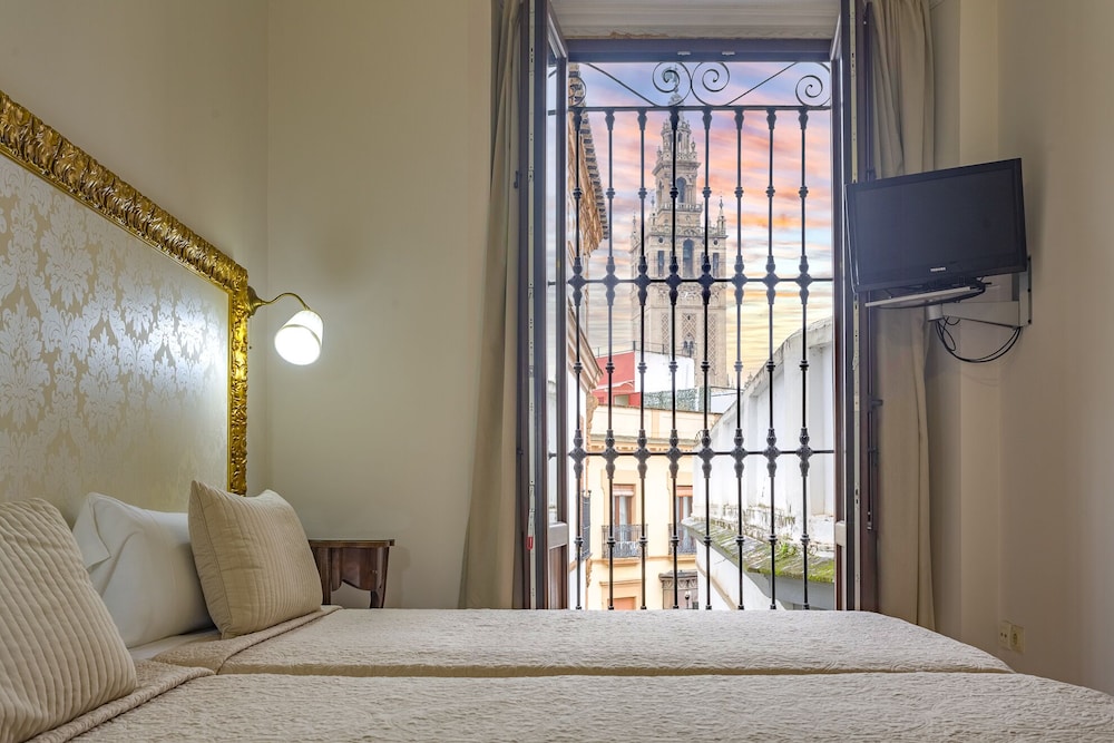 Hotel Convento La Gloria — Hotel rooms in Seville, Andalusia