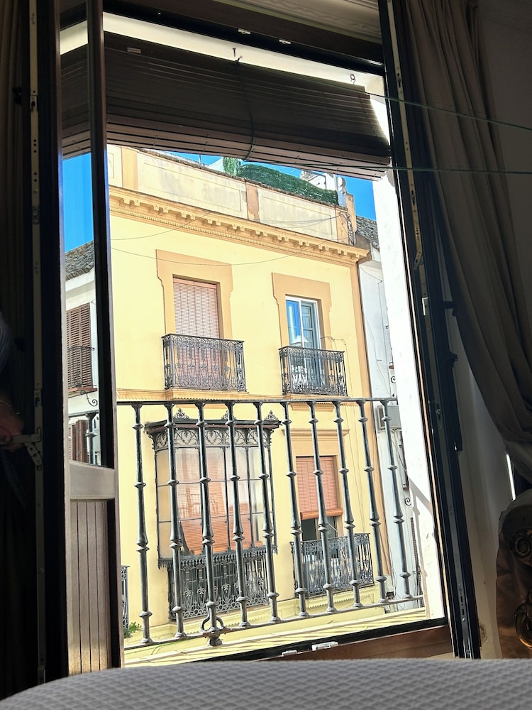 Hotel Convento La Gloria — Hotel rooms in Seville, Andalusia